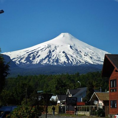 Volcan_villarica_desde_la_ciudad_de_pucon